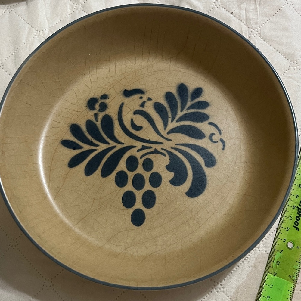 Pfaltzgraff Beige pie plate with Navy Grape Motif *read description*